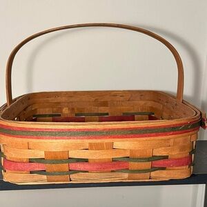 Henn Pie Basket with Stationary oak handle. Red & Green splints
